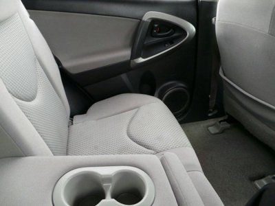 Silver, Keyless Entry, Cruise Control, MP3 Player, Auxiliary Audio Input., image 36