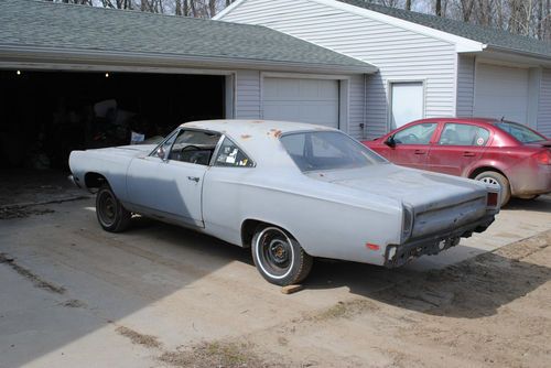 1969 plymouth road runner rm21 car