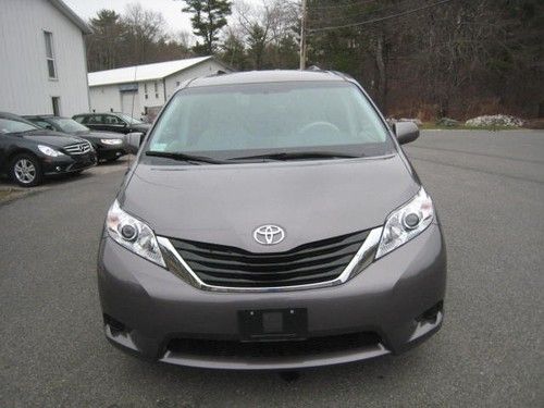 2011 toyota sienna le 7-passenger auto access seat automatic 4-door van