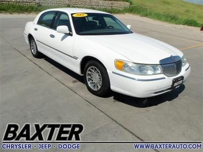 Signature 4.6l 4 wheel disc brakes abs brakes am/fm radio adjustable pedals