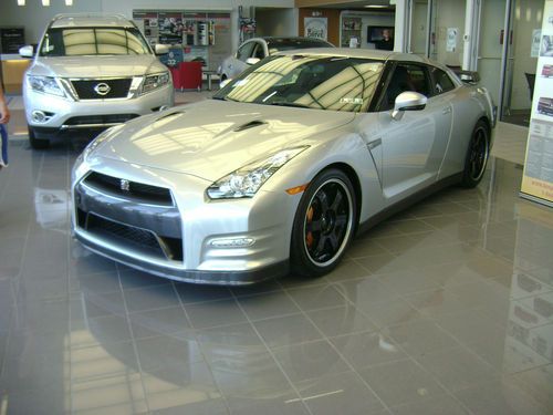 2013 nissan gtr black edition