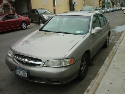 2001 nissan altima se sedan 4-door 2.4l