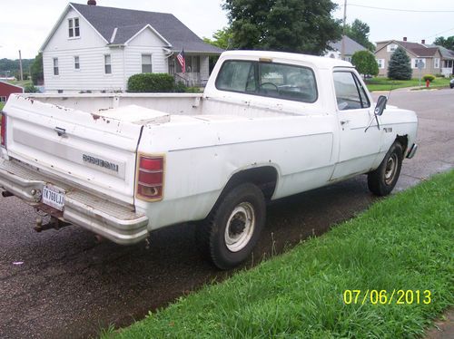 1983 dodge d250 custom 3/4 ton 318 4 speed