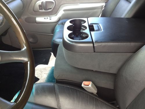 1999 Chevrolet K2500 Suburban LS Sport Utility 4-Door 7.4L, image 13