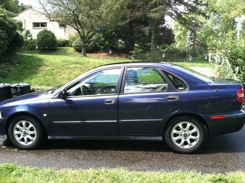 2002 volvo s40 base sedan 4-door 1.9l blue
