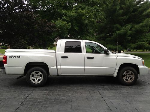 Dodge: dakota slt quad cab pickup 4 door 2006 4 x 4 v8 white