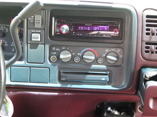 1995 Chevrolet Tahoe LT Sport Utility 4-Door 5.7L, image 23