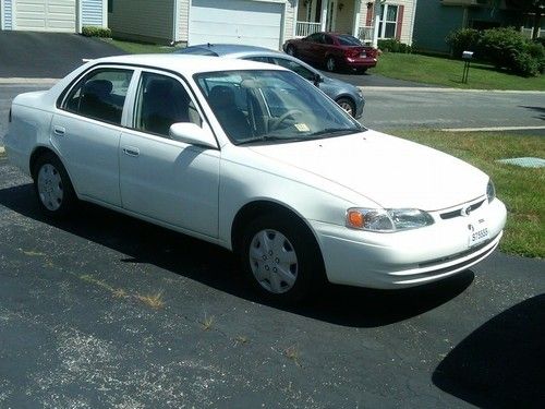 Toyota corolla 2000 (used)