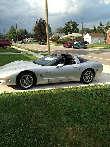 1997 chevrolet corvette base hatchback 2-door 5.7l