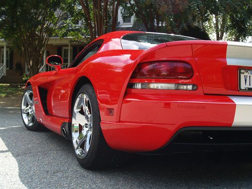 2006 dodge viper srt-10 coupe 2-door 8.3l