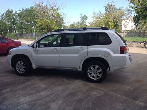 2011 mitsubushi endeavor ls...nice awd great family suv