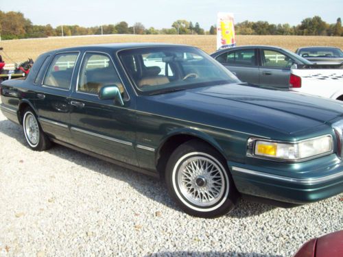 1995 lincoln town car signature series no reserve! clean garage kept car 67,827