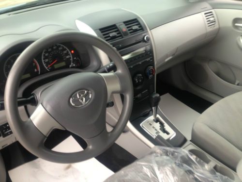 2010 Toyota Corolla LE Sedan 4-Door 1.8L, image 4