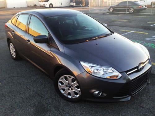 2012 ford focus se sedan 4-door 2.0l