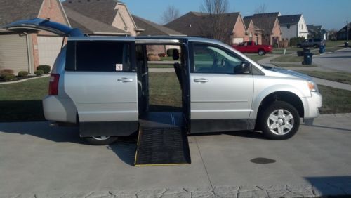 2010 dodge grand caravan wheelchair handicap accessible mini van 3.3l no reserve