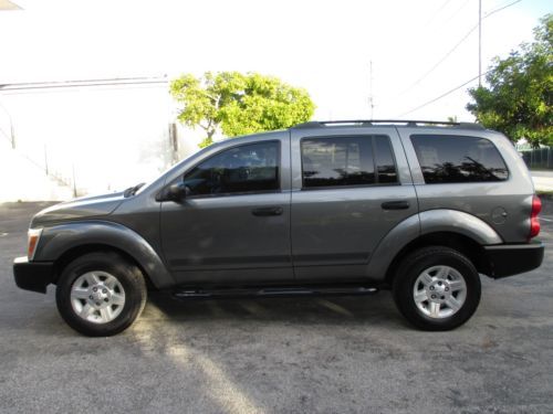 2005 dodge durango . clean title. automatic. v6 engine . 125k