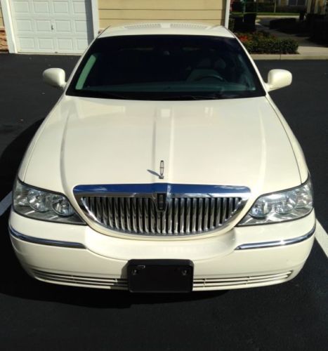 Lincoln town car signature