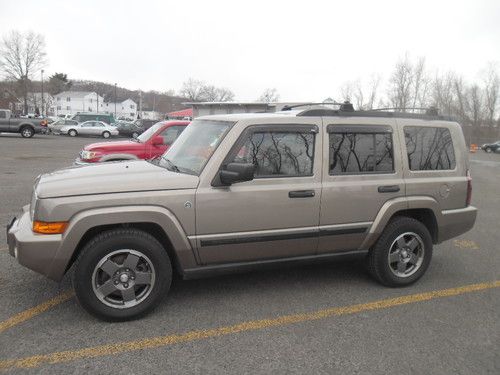 No reserve 3rd row 4x4 2nd owner 6 cyl good miles! great in and out!