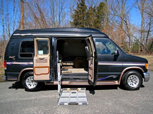 1998 ford e150 handicap van w/wheel chair lift   no reserve!