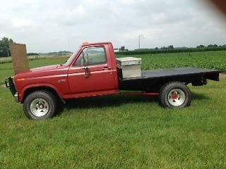 1985 ford f250 4x4 pulling truck