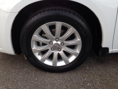 Clean Carfax One-Owner Alloy Wheels Stability Control Security System MP3, image 9