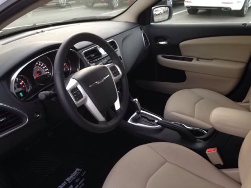 Clean Carfax One-Owner Alloy Wheels Stability Control Security System MP3, image 25