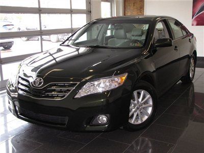 2011 toyota camry sedan v6 xle automatic. navigation