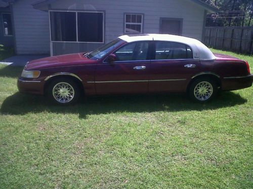 1998 Lincoln Town Car Signature Sedan 4-Door 4.6L NO RESERVE, image 2