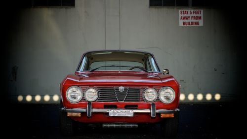 1974 Alfa Romeo GTV 2000 Classic Italian Style, image 1