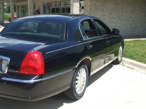 2004 LINCOLN TOWN CAR SIGNATURE SERIES, image 3