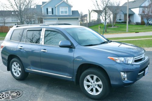 3rd row awd rear dvd back up camera transferable warranty avail. no accidents