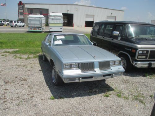 1986 olds cutlass coupe-complete less motor-mo. salvage abandoned title