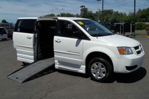 2010 dodge wheelchair accessible &#034;braun entervan&#034;, handicap ramp van 11k miles!