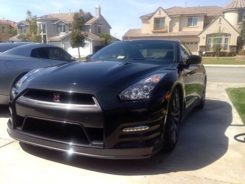 2014 nissan gt-r r35 black /black premium like new never modded/ launched/ track
