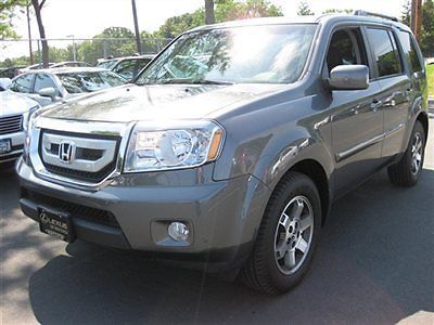 2011 honda pilot w/ 3rd row, navigation, dvd system and very low miles.