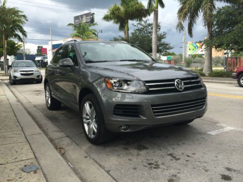 Volkswagen touareg 2013 executive trim low miles!!!!