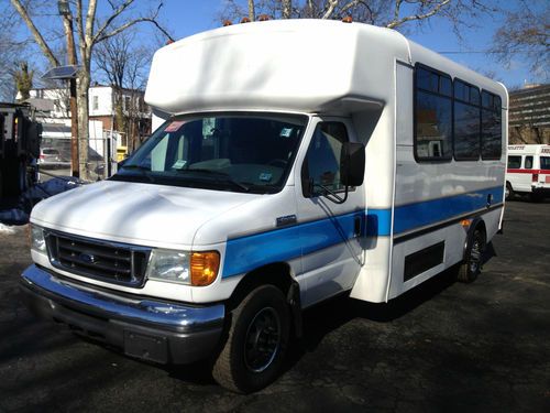 2006 ford e-450 champion handicap wheelchair bus