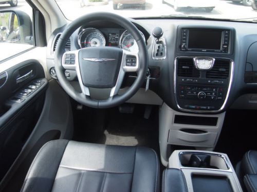2014 chrysler town & country touring