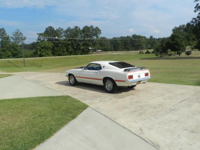 Ford mustang mach 1