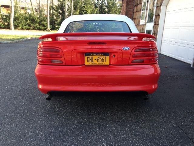 Ford mustang gt convertible 2-door