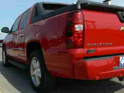 2011 AVALANCHE LTZ AC HEATED SEATS CD DVD NAV BCK UP CAM MOON ROOF PRK SENSORS, image 12