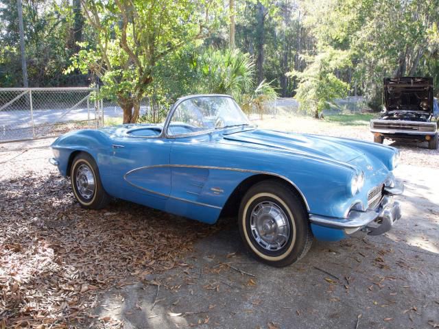 1961 chevrolet corvette