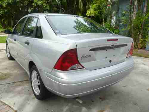 FORD FOCUS SE GREAT COND GAS SAVER NO RESERVE, image 3