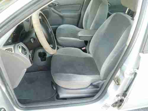 FORD FOCUS SE GREAT COND GAS SAVER NO RESERVE, image 8