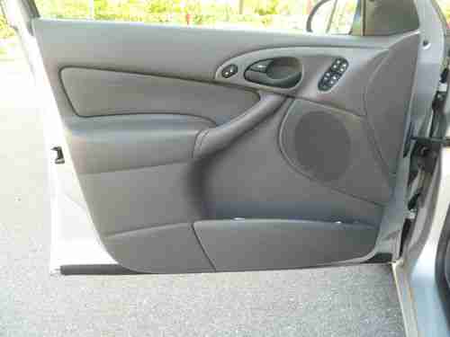 FORD FOCUS SE GREAT COND GAS SAVER NO RESERVE, image 10