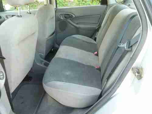 FORD FOCUS SE GREAT COND GAS SAVER NO RESERVE, image 11