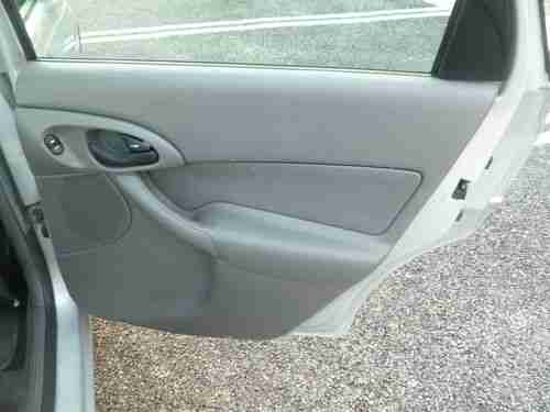 FORD FOCUS SE GREAT COND GAS SAVER NO RESERVE, image 15