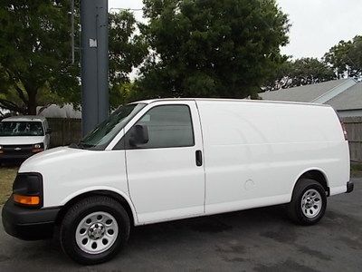 11 chev express 1500 cargo - factory warranty - one owner florida van