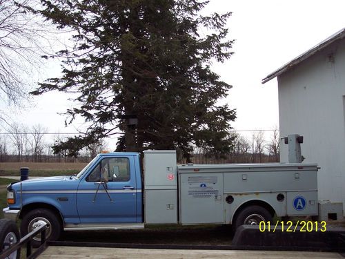 F-350 service truck with crane