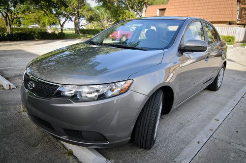 2012 kia forte ex sedan 4-door 2.0l, silver, ony 11,700 miles,